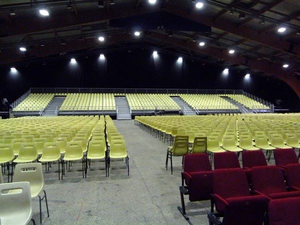 Location de chaises, chaises pliantes, chaises en métal